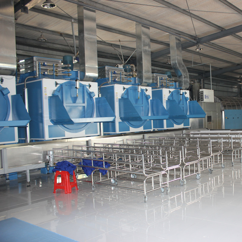 在布草洗滌廠的經營過程中，應該如何控制成本以提高利潤？